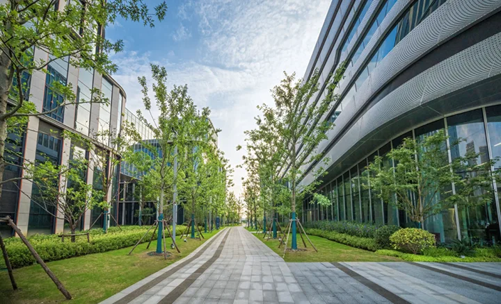 Bürogebäude und Gewerbeimmobilien mit Fernwärme