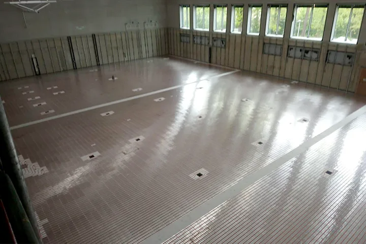 Sanierung einer bestehenden Halle mit integrierter Sportbodenheizung