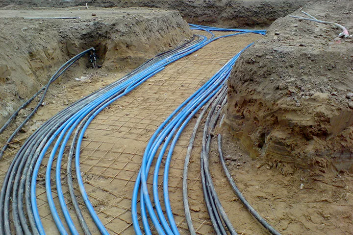 Geothermieanlagen mit verlegten Rohrleitungen im Erdreich